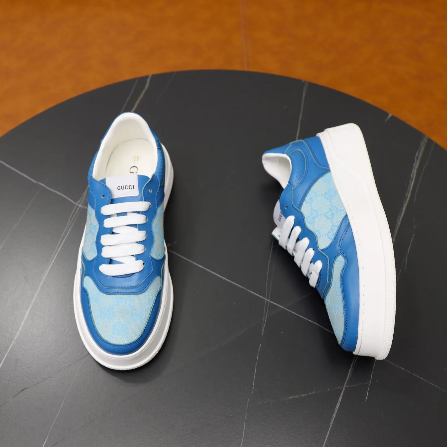 Men's shoes: 400💰🙅‍♂️🙅‍♂️🙅‍♂️ Brand: GUCCI Standard code: 38-44 (45 customized) Grade: Same as the official website Material: Original leather splicing brand cloth Comfortable and breathable sheepskin lining Lightweight wear-resistant outsole Style category: Men's fashion casual shoes Sports shoes Distinguished luxury brand elements Top luxury Color: actual picture color
